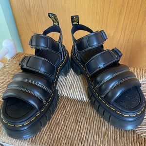 *BRAND NEW* DR MARTENS RICKI NAPPA LUX LEATHER 3-STRAP SANDALS SZ 7
